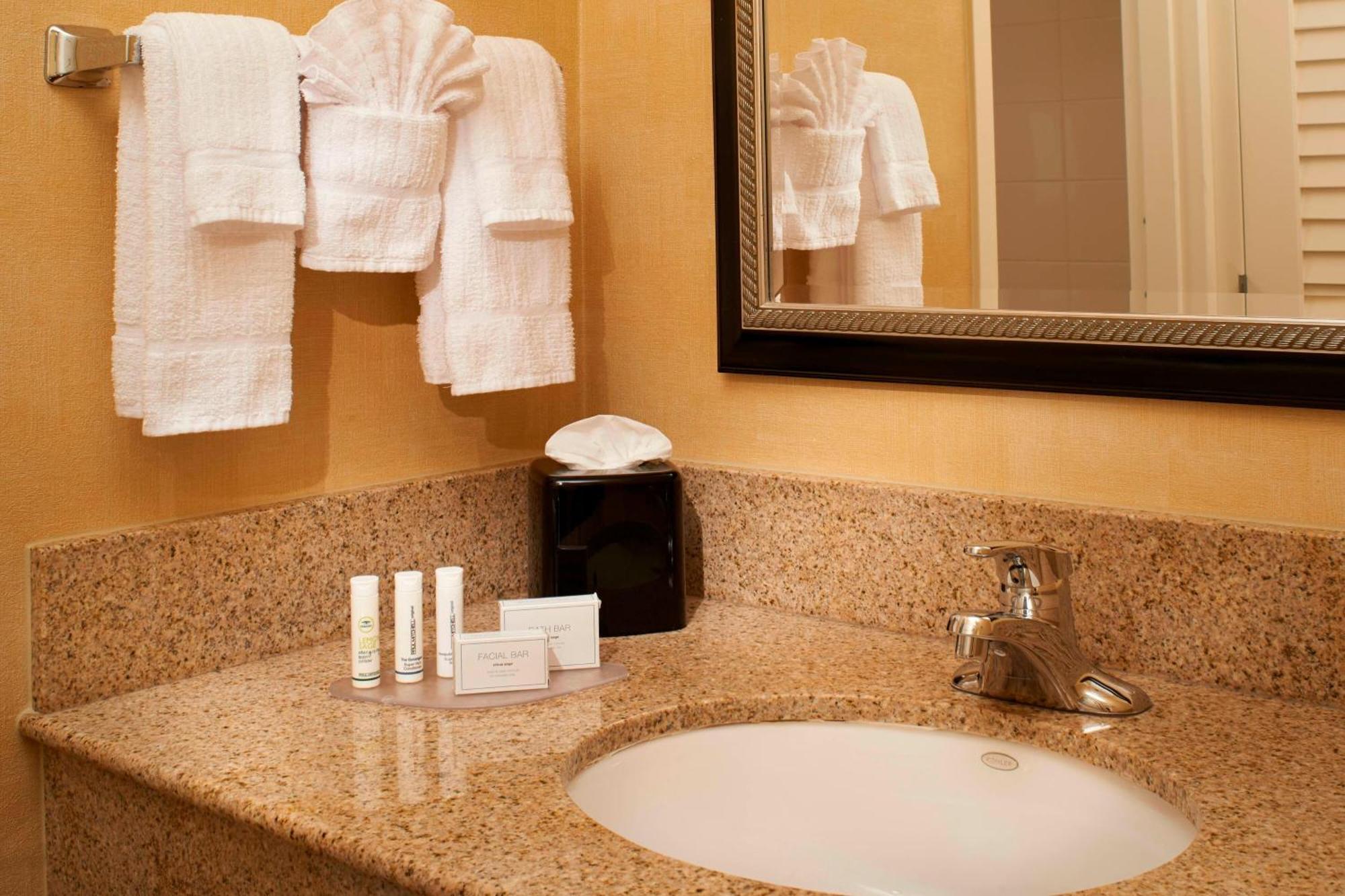 Courtyard By Marriott Chicago Naperville Exterior photo