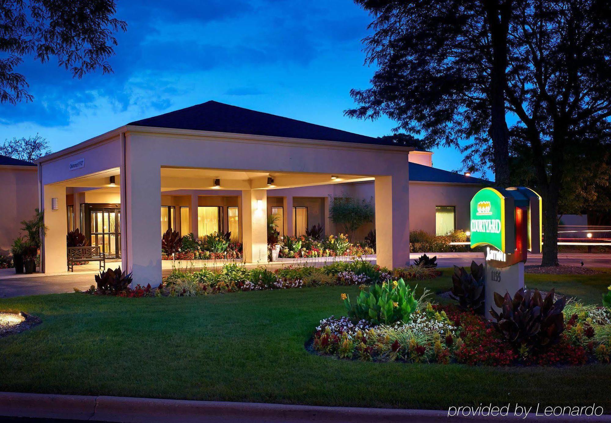 Courtyard By Marriott Chicago Naperville Exterior photo