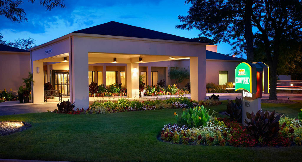 Courtyard By Marriott Chicago Naperville Exterior photo